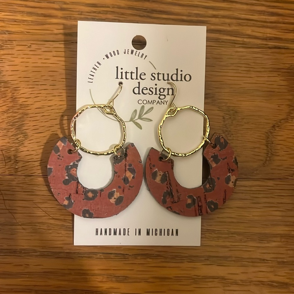 Gold and leather earrings